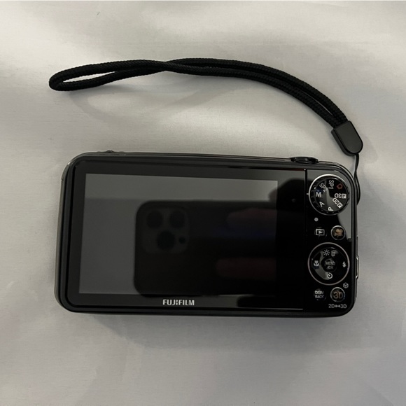 MINT CONDITION Fujifilm FinePix REAL 3D W3 10.0MP Digital Camera - Picture 2 of 6